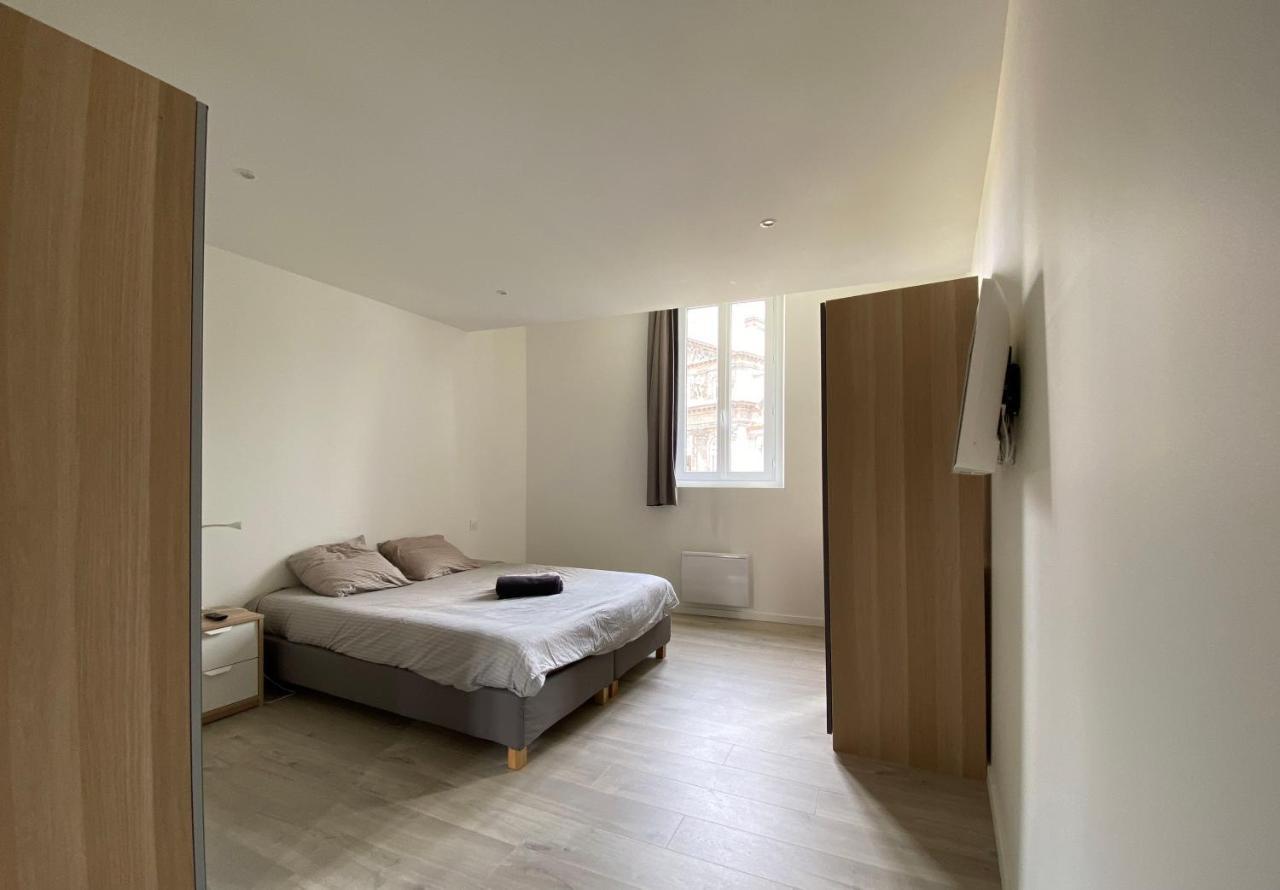 Tour D'Auvergne: Central Apartments Near Cathedral and Place de Jaude Clermont-Ferrand Exterior photo